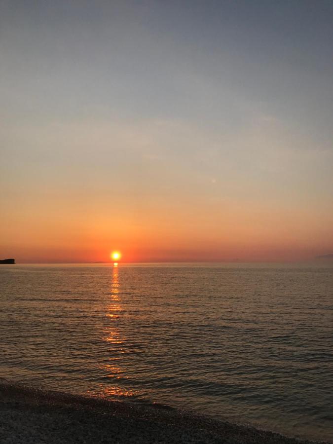 Tamaris Beach House Acharavi  Bagian luar foto