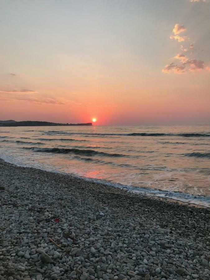 Tamaris Beach House Acharavi  Bagian luar foto